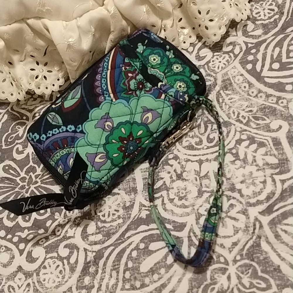 Vera Bradley wristlet/ wallet ❤️